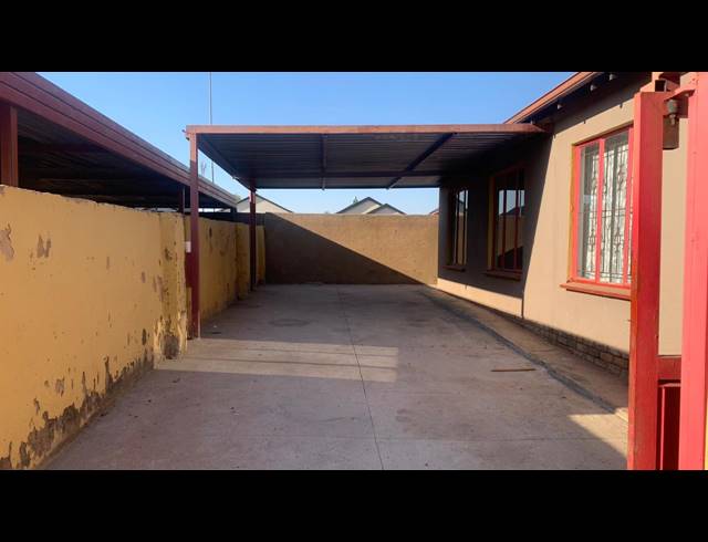 3 BEDROOM HOUSE RENTED IN SOSHANGUVE VV